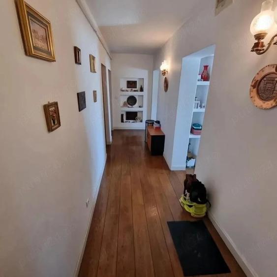 Apartament cu 5 camere decomandat în Exterior Vest