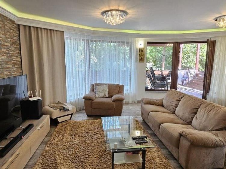 Casă individuală cu 6 camere cu Piscina în Glina