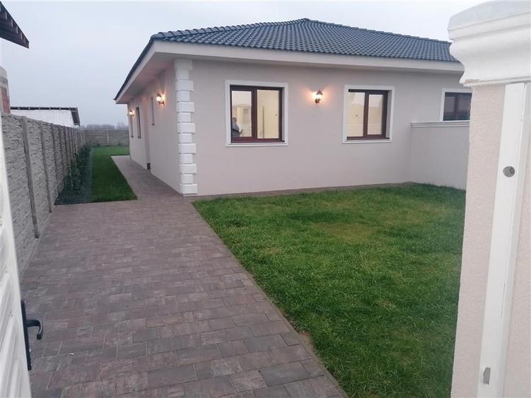 Duplex cu 4 camere cu Teren 400 Mp în Exterior Sud