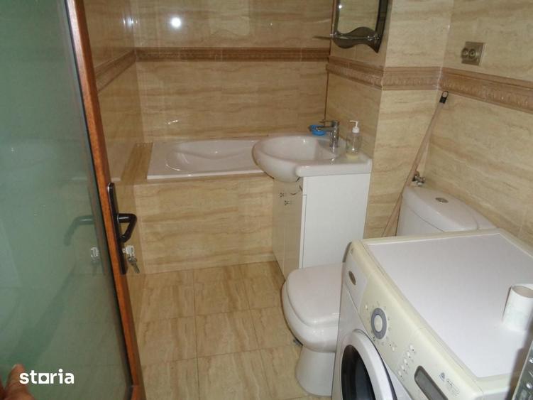 Apartament cu 3 camere decomandat în Calea București