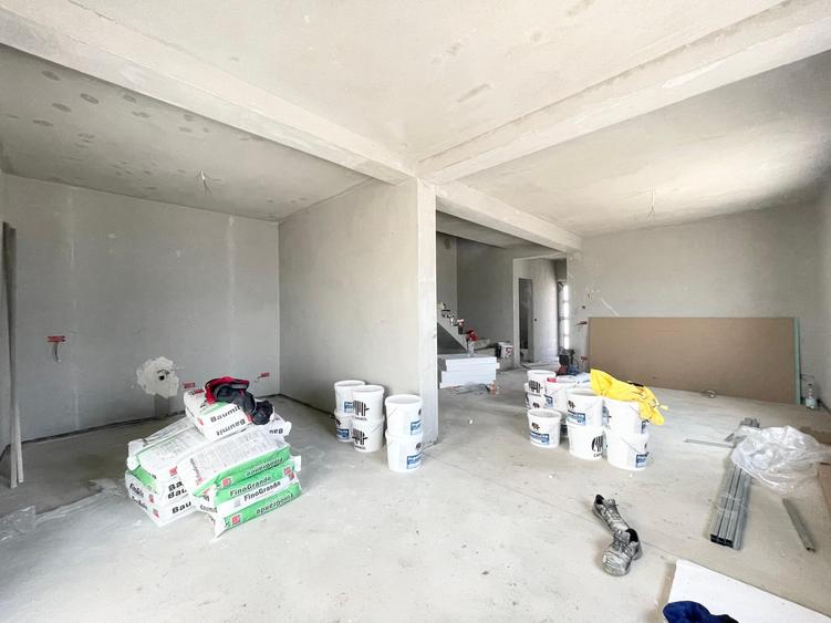 Duplex cu 4 camere cu Canalizare în Moșnița Veche