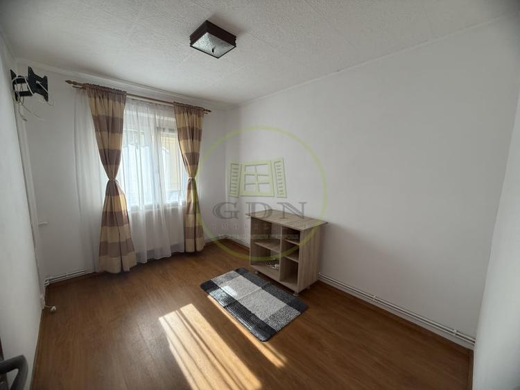 Apartament cu 3 camere semidecomandat, mobilat în Craiovița Nouă