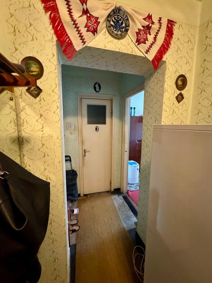 Apartament cu 4 camere decomandat în Podu Roș