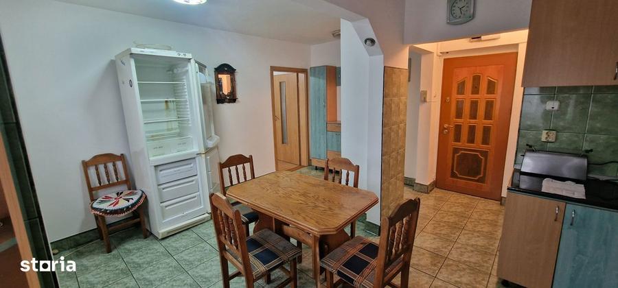 Apartament cu 3 camere semidecomandat, mobilat în Mihai Viteazul