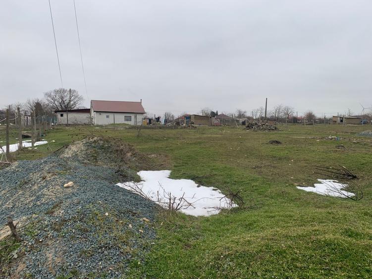 Teren Construcții intravilan de 850 mp, în Crucea