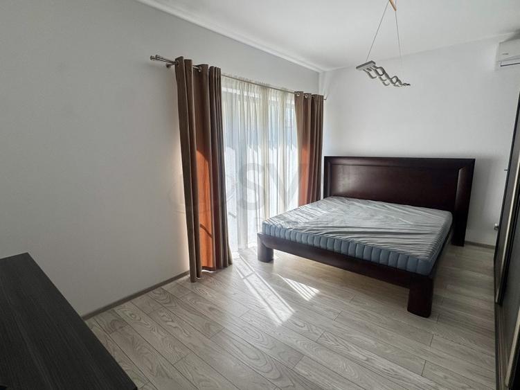 Apartament cu 4 camere semidecomandat, mobilat în Pipera