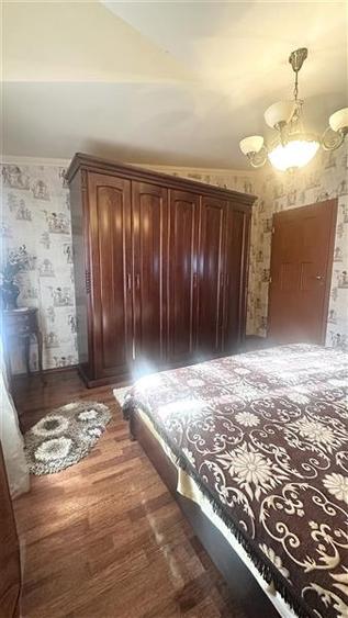 Casă individuală cu 7 camere cu Teren 660 Mp în Lazu