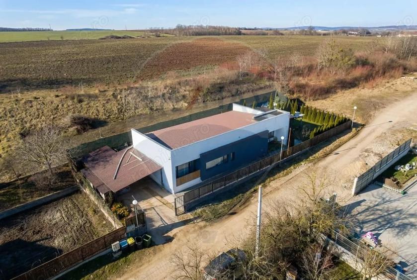 Casă cu 4 camere cu Teren 574 Mp în Central