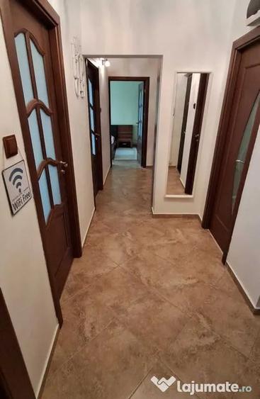 Apartament cu 3 camere decomandat în Micro 17