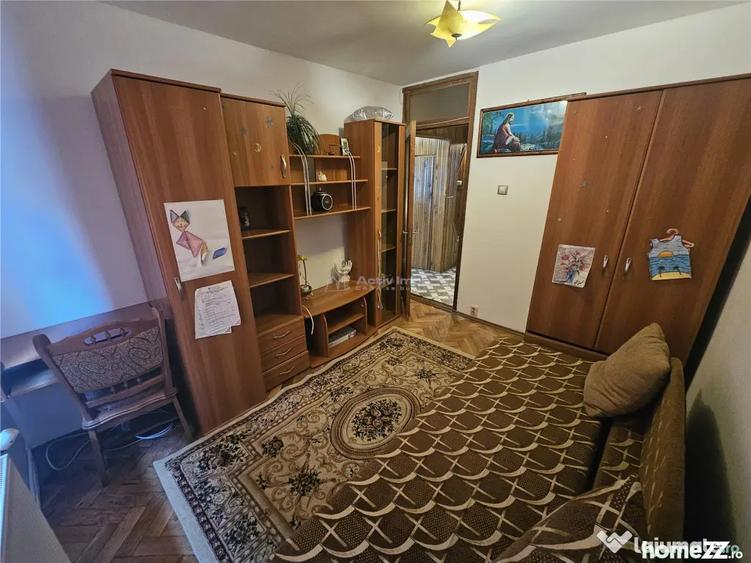 Apartament cu 3 camere decomandat, mobilat în Micro IV
