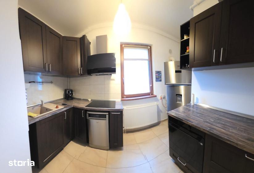 Apartament cu 3 camere decomandat în Central