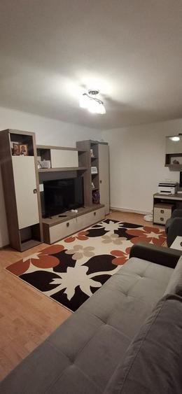 Apartament cu 4 camere decomandat în Târgoviște