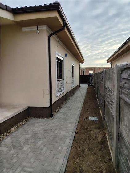 Duplex cu 3 camere cu Canalizare în Moșnița Veche