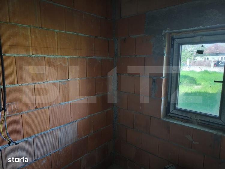 Casă cu 4 camere în Plopu