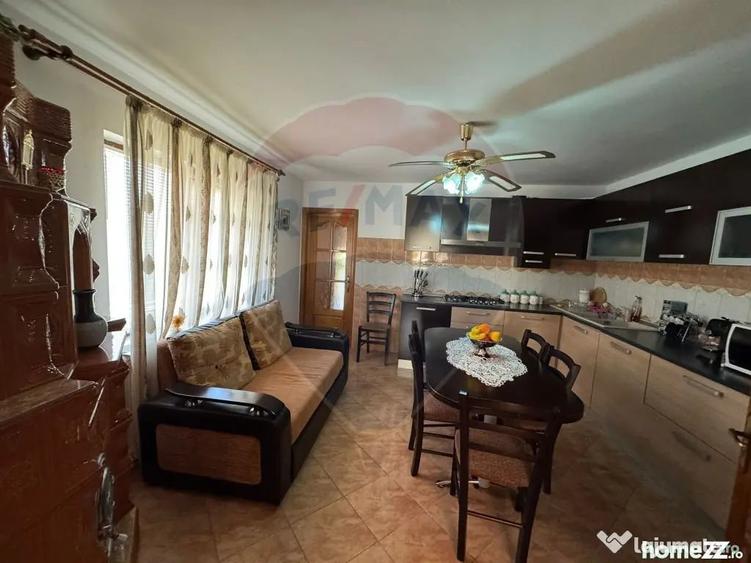 Casă cu 6 camere cu Teren 1526 Mp în Bolotești