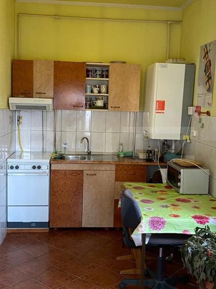 Casă individuală cu 4 camere cu Teren 200 Mp în Central