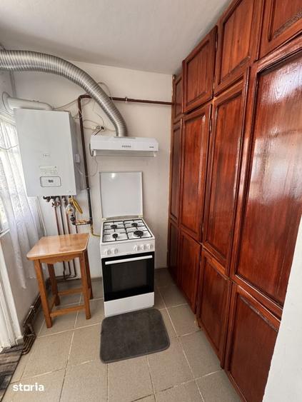 Apartament cu 3 camere decomandat în Craiovița Nouă
