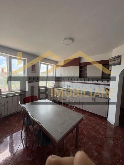 Apartament cu 5 camere decomandat în Semicentral
