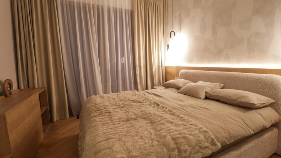 Apartament cu 3 camere decomandat, mobilat în Central