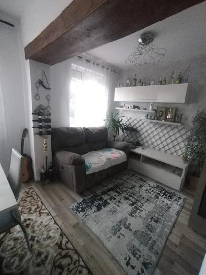 Apartament cu 3 camere decomandat în Tărnicioara