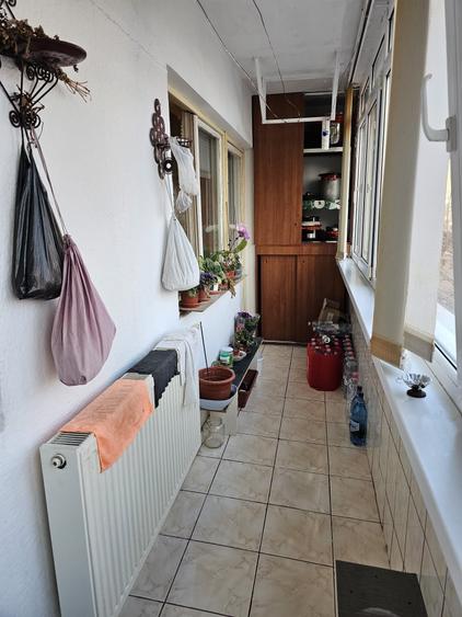 Apartament cu 3 camere decomandat în Exterior Vest