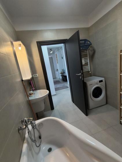 Apartament cu 3 camere semidecomandat în Chiajna