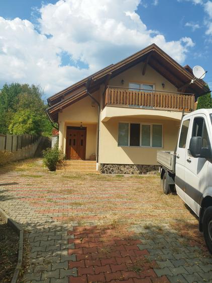 Casă individuală cu 5 camere cu Teren 1550 Mp în Platou