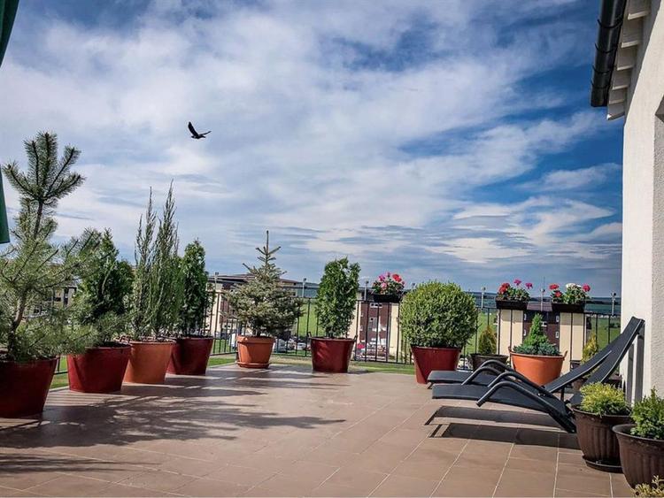 Penthouse cu 3 camere decomandat, mobilat în Turnișor