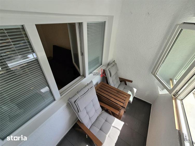 Apartament cu 4 camere decomandat în Tei