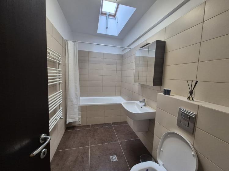Apartament cu 2 camere semidecomandat în Sisești