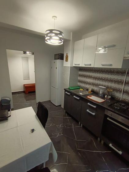 Apartament cu 2 camere semidecomandat în Apărătorii Patriei