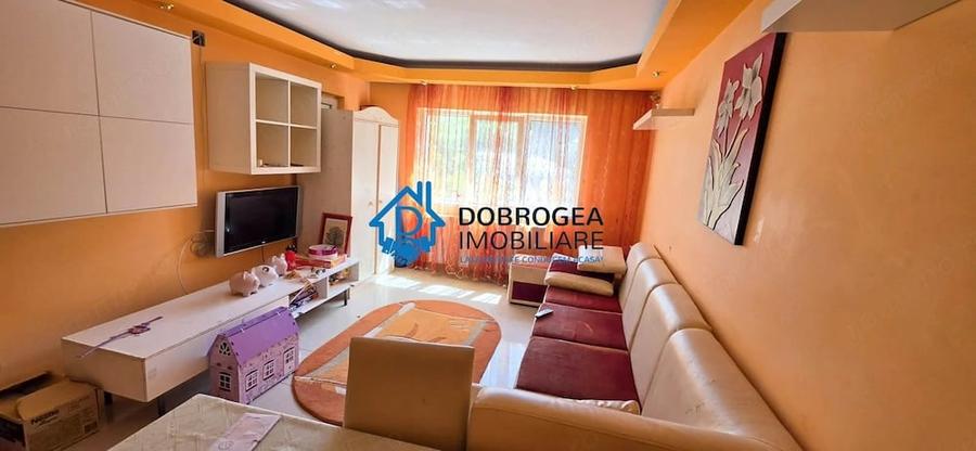 Apartament cu 3 camere decomandat în E3