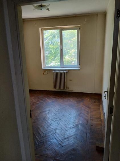 Apartament cu 3 camere semidecomandat în Kogălniceanu