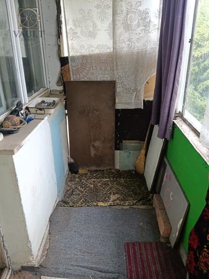 Apartament cu 3 camere semidecomandat în Titan