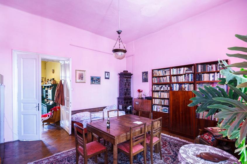 Apartament cu 4 camere decomandat în Central