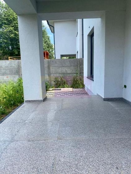 Casă individuală cu 4 camere cu Canalizare în Dimieni