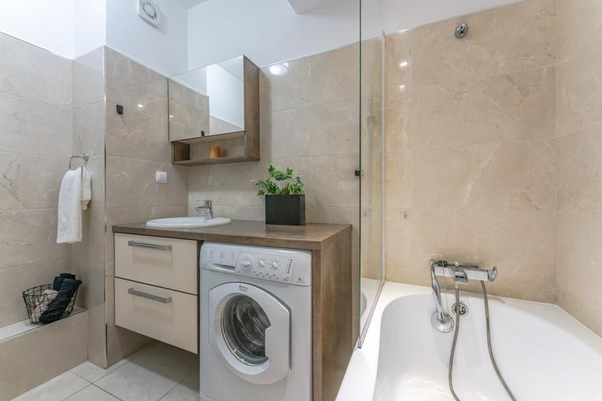 Apartament cu 2 camere semidecomandat, mobilat în Tractorul