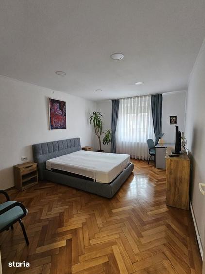 Apartament cu 3 camere în Orașul Nou