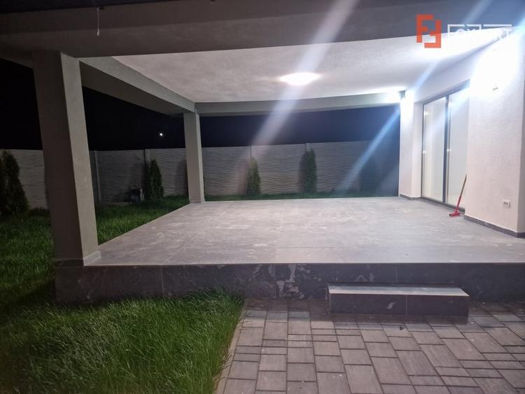 Duplex cu 3 camere cu Canalizare în Recaș