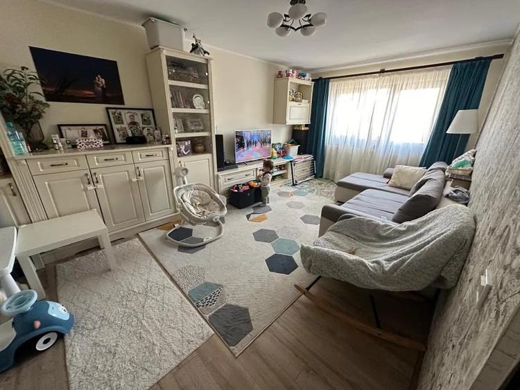 Apartament cu 3 camere decomandat, mobilat în Lunca Cetățuii