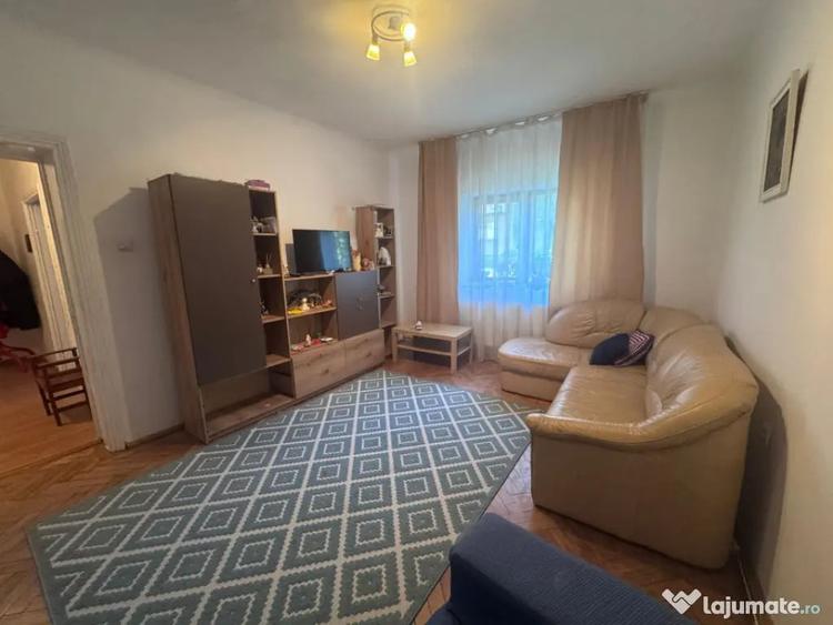 Casă cu 4 camere cu Teren 300 Mp în Democrației