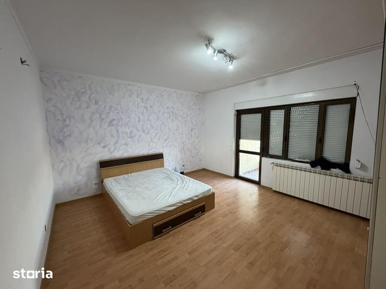 Casă cu 5 camere cu Teren 250 Mp în Ferentari