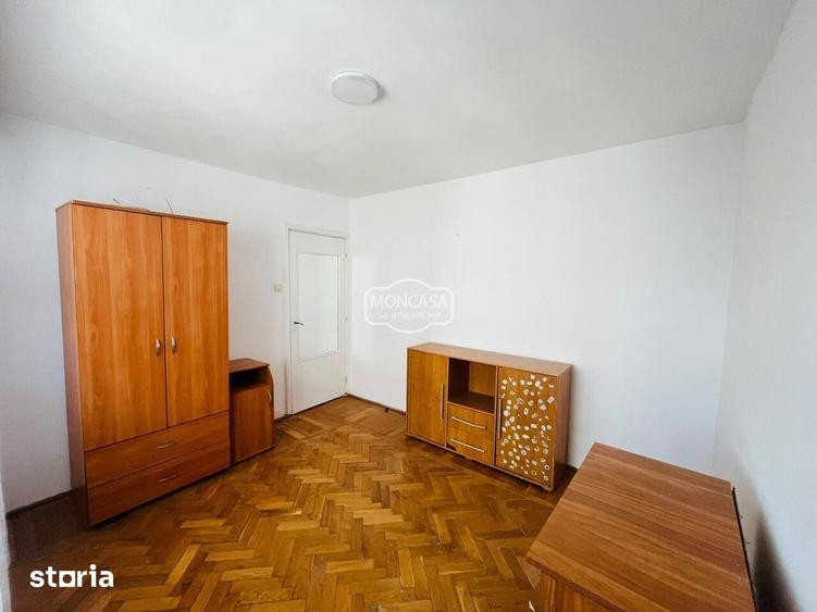 Apartament cu 4 camere decomandat în Central