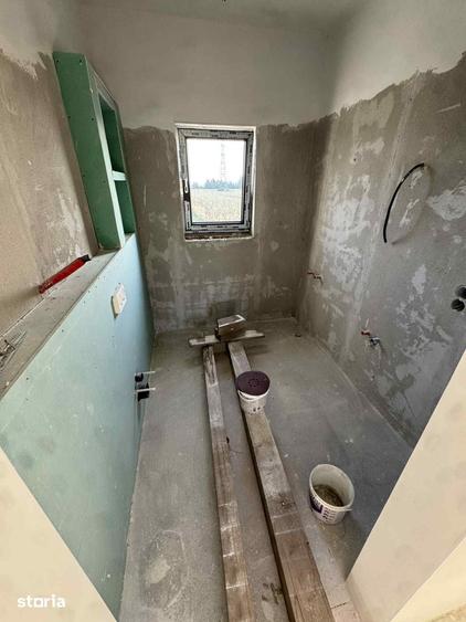 Casă cu 4 camere cu Teren 466 Mp în Păulești