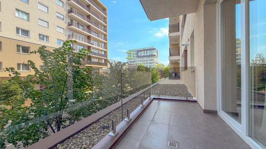 Apartament cu 2 camere decomandat în Tractorul
