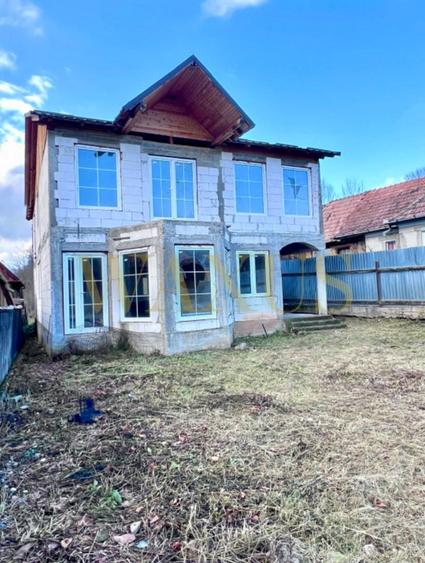 Casă cu 4 camere în Central