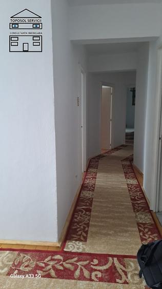 Apartament cu 3 camere decomandat în Decebal