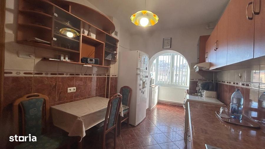 Apartament cu 3 camere decomandat în Valea Cetății