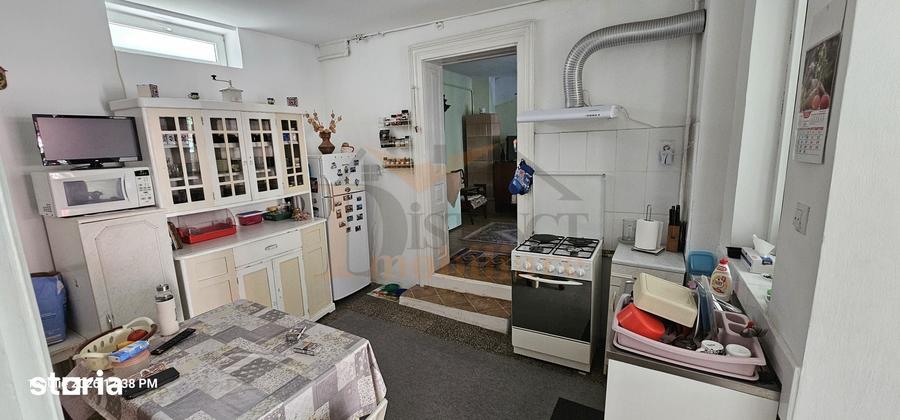 Casă cu 5 camere cu Teren 300 Mp în Schei