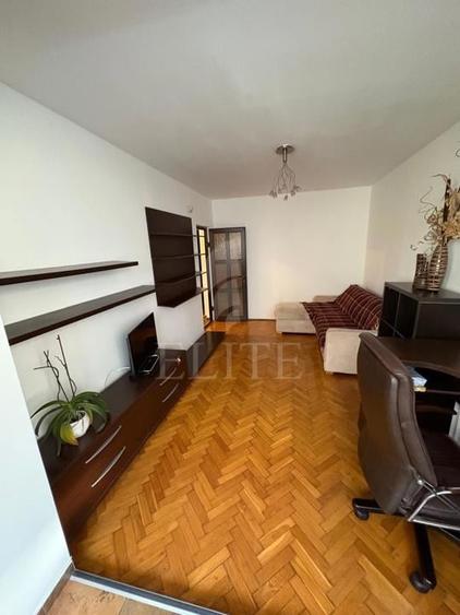 Apartament cu 3 camere decomandat în Plopilor